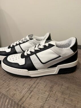 Steve Madden Women  Perforated Lace Up Black White Breathable Casual Sneakers